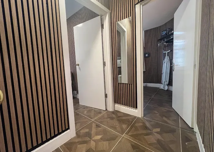 Chic Soho Studio Stylish Stay In The Heart Of London! 4